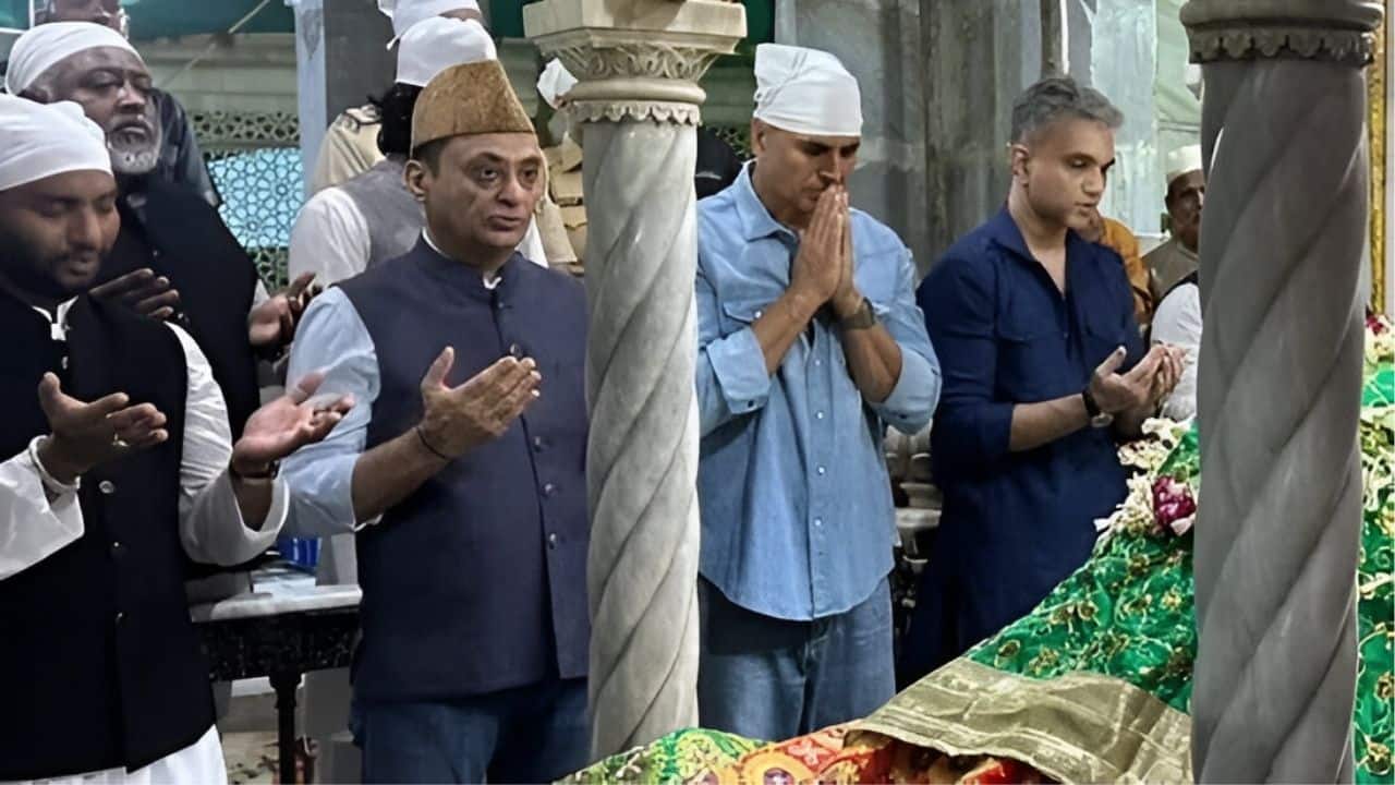 Akshay Kumar donates Rs 1.21 crore for Haji Ali dargah renovation