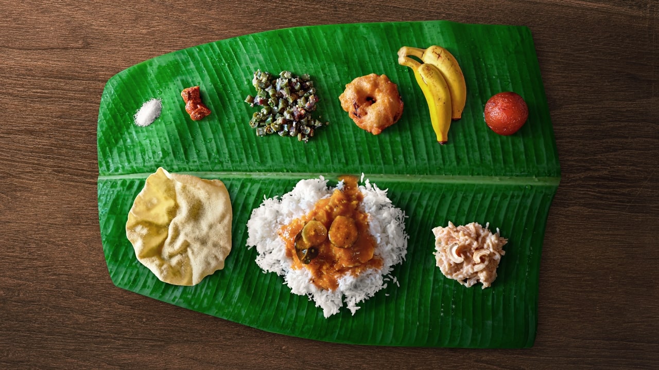Say no to plastic, here are 8 benefits of eating food on banana leaves