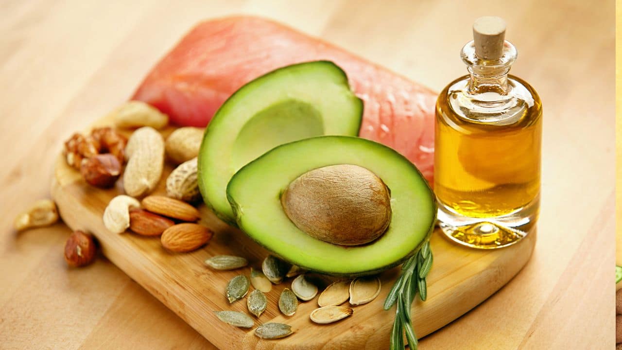 Healthy fats: Avocados, olive oil, and nuts contain monounsaturated fats that support brain function. These healthy fats help maintain healthy blood vessels and reduce inflammation, which is beneficial for cognitive health and brain longevity. (Image: Canva)