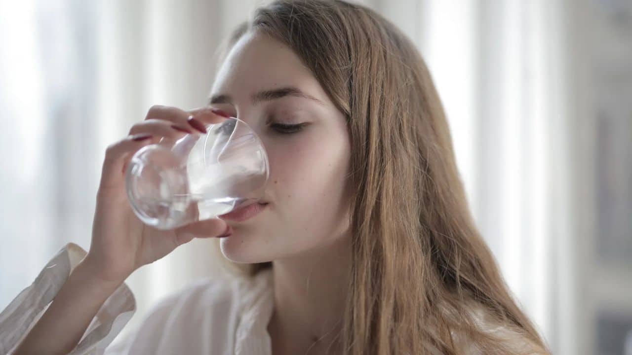 Stay hydrated: Proper hydration supports metabolic processes and can help reduce symptoms like bloating and fatigue. Aim for at least 8 cups of water a day. Herbal teas and infused water (with lemon, cucumber, or mint) can also contribute to hydration. (Image: Canva)