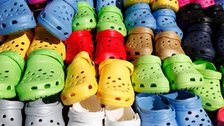 Clogs: They have made a major comeback, thanks to their unbeatable comfort and quirky style. While they may not be the first thing that comes to mind when you think of traditional wear, clogs are incredibly versatile. They can be paired with everything from casual jeans to Indo-Western ensembles, giving your look a playful and modern twist (Image: Canva)