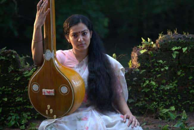 Parvathy Thiruvothu in a still from 'Manorathangal'.