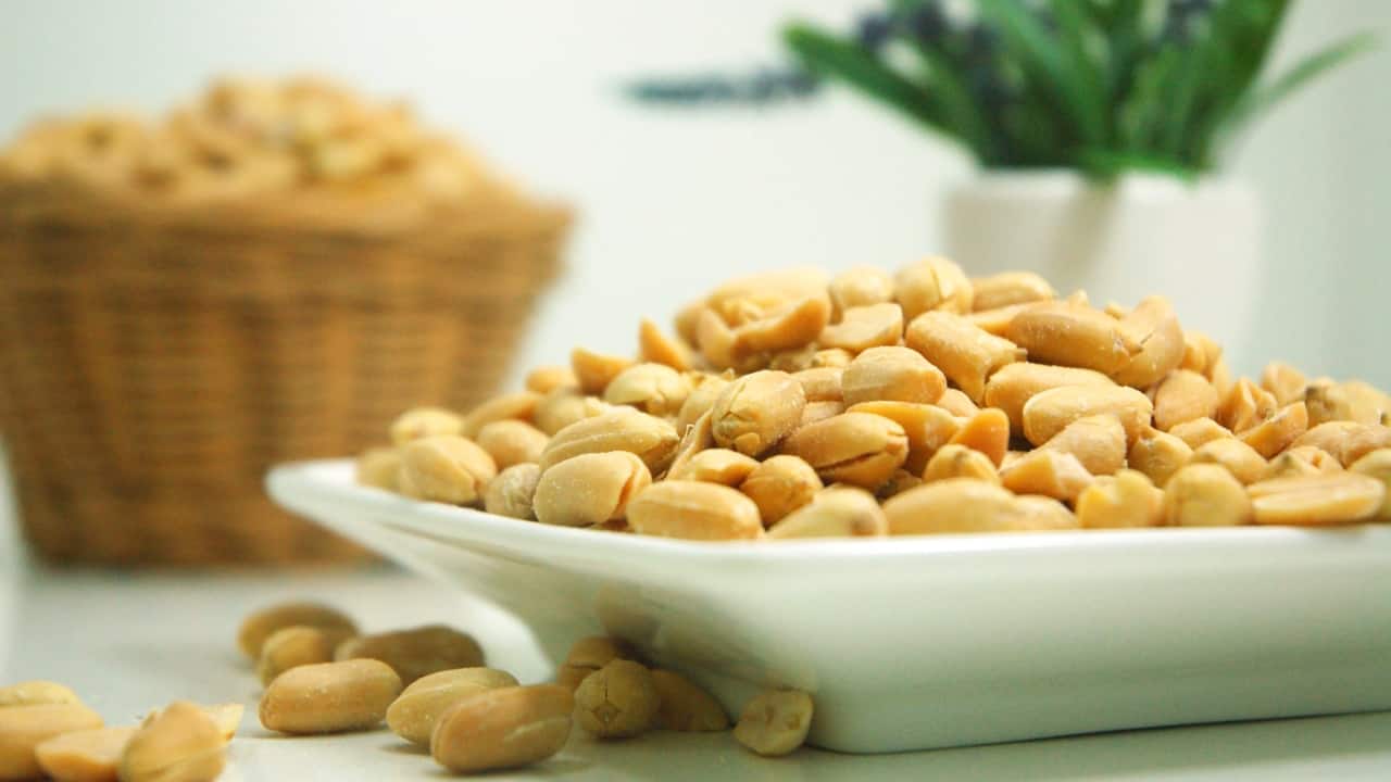 Mood Boost: • Tryptophan: Peanuts contain tryptophan, an amino acid that helps produce serotonin, a neurotransmitter that regulates mood and can help alleviate depression. Incorporating peanuts into your diet can contribute to overall health, but like all foods, they should be consumed in moderation to avoid excessive calorie intake. (Image: Canva)