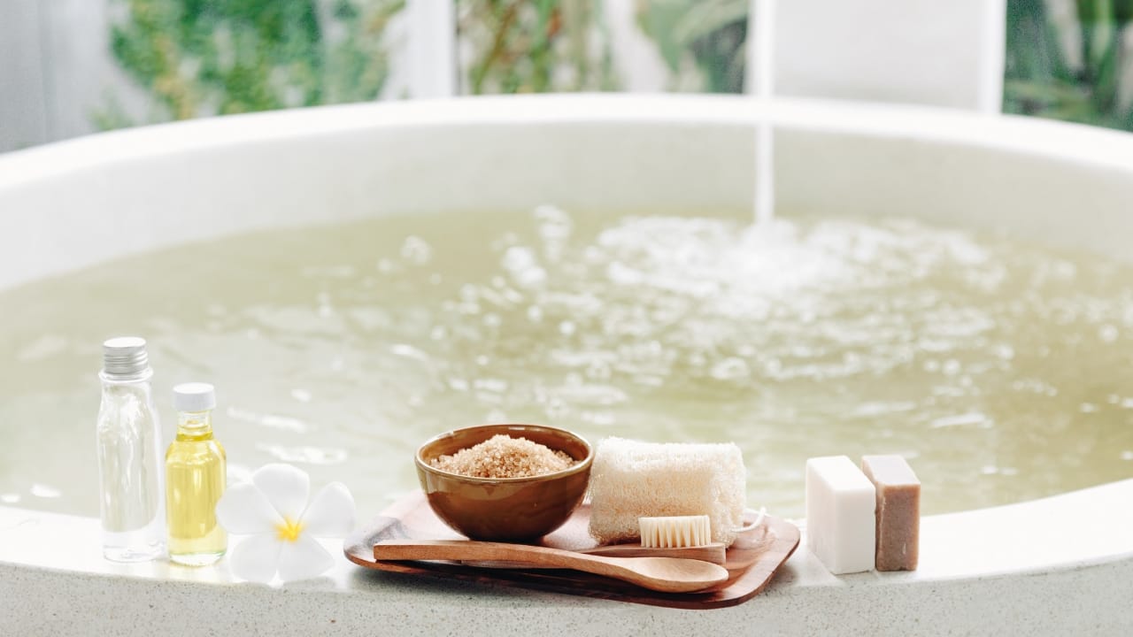 Health benefits of bathing in salt water: Soothe sore muscles, joint pain, improve blood circulation