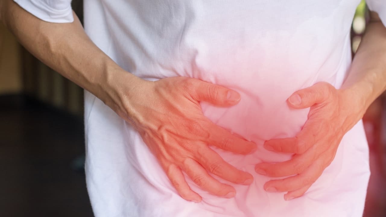 Causes and symptoms of inguinal hernia in men: Visible bulge, nausea, vomiting are red flags