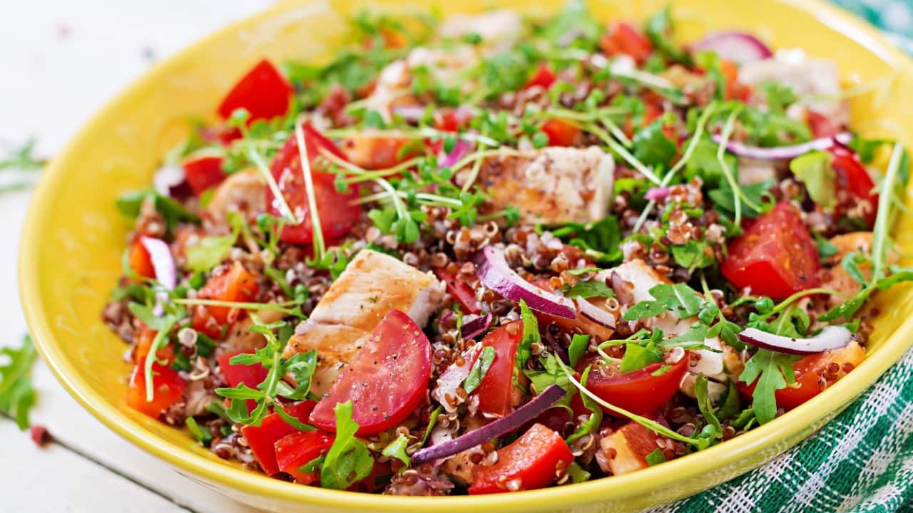 Quinoa salad, spinach soup and more, try these 5 healthy high-protein lunch recipes