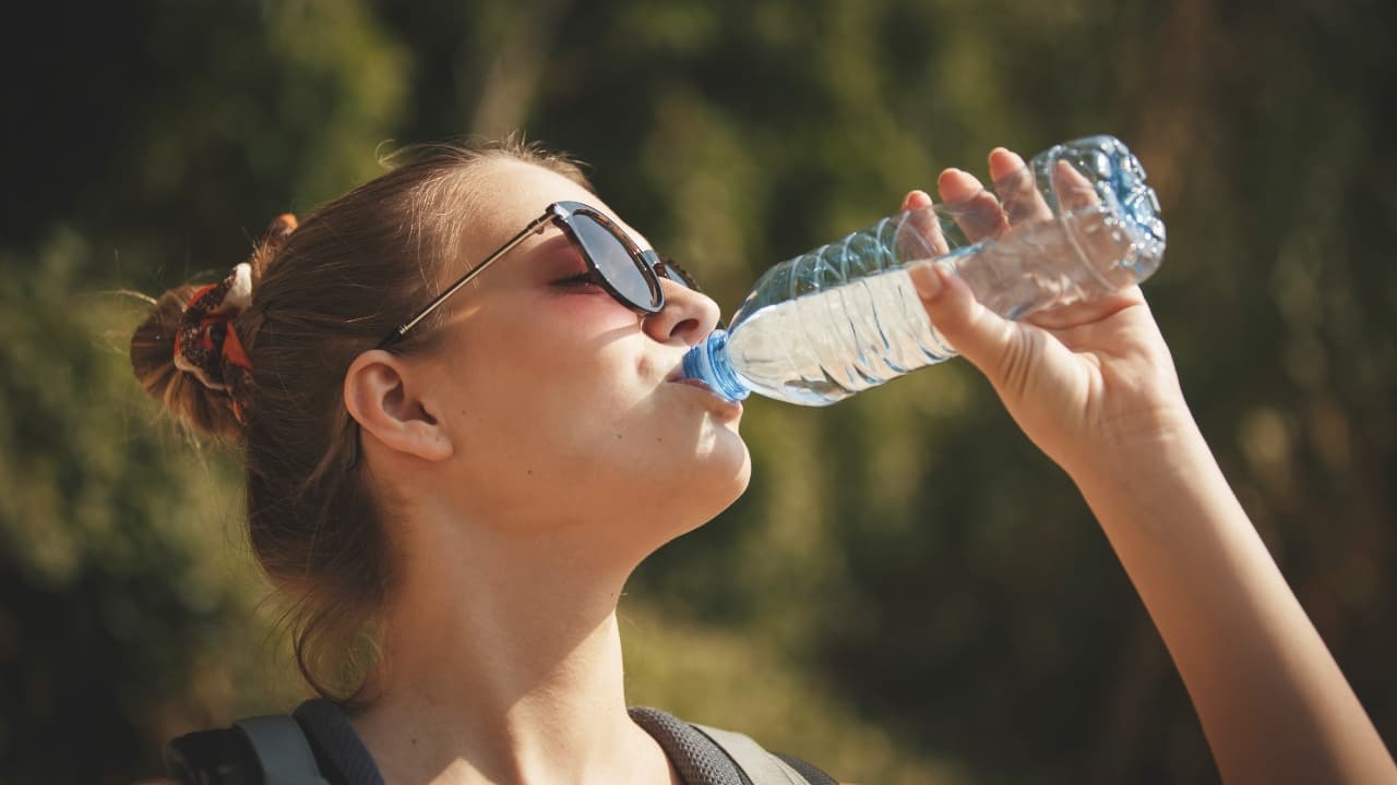 Stay Hydrated Drink plenty of water throughout the day to stay hydrated. Proper hydration helps the body flush out toxins and supports the function of organs involved in detoxification and inflammation control, like the kidneys and liver. Staying hydrated also ensures that your cells function optimally, which is crucial for maintaining a healthy immune response and reducing inflammation. (Image: Canva)