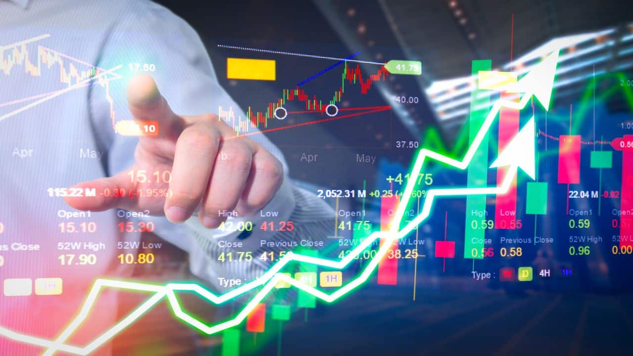 FIIs sell, DIIs buy; Indian equities dip.