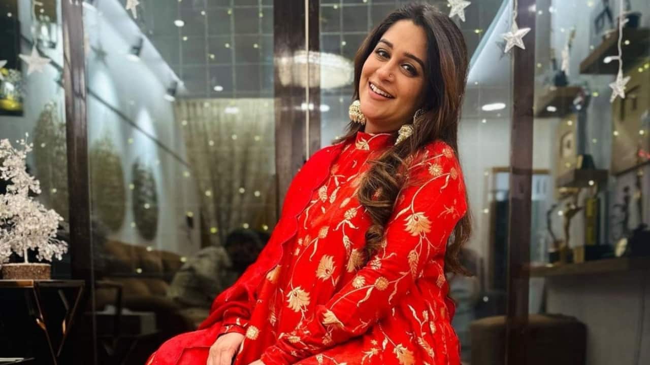 TV actress Dipika Kakar ventures into fashion industry: Unveils plans for women's clothing business