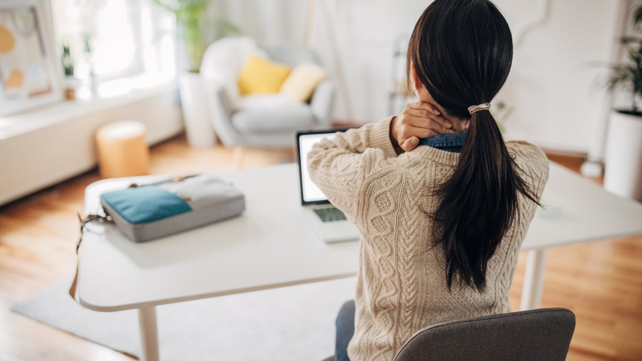 Do you spend a lot of time on computer screen? Here's why you should worry about tech neck
