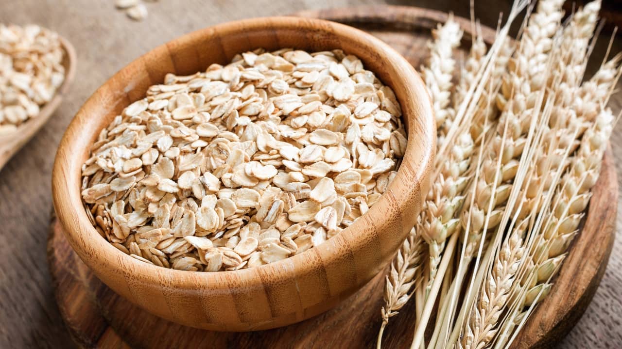Whole grains: Oats, quinoa, and brown rice maintain steady blood sugar levels. Consistent blood sugar helps prevent migraines by avoiding the spikes and dips that can trigger headache episodes. (Image: Canva)