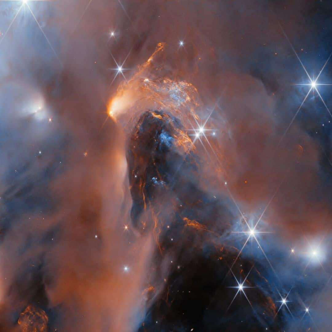 The nebula is in the Perseus molecular cloud, and located approximately 960 light-years away. (Image: ESO/NASA)