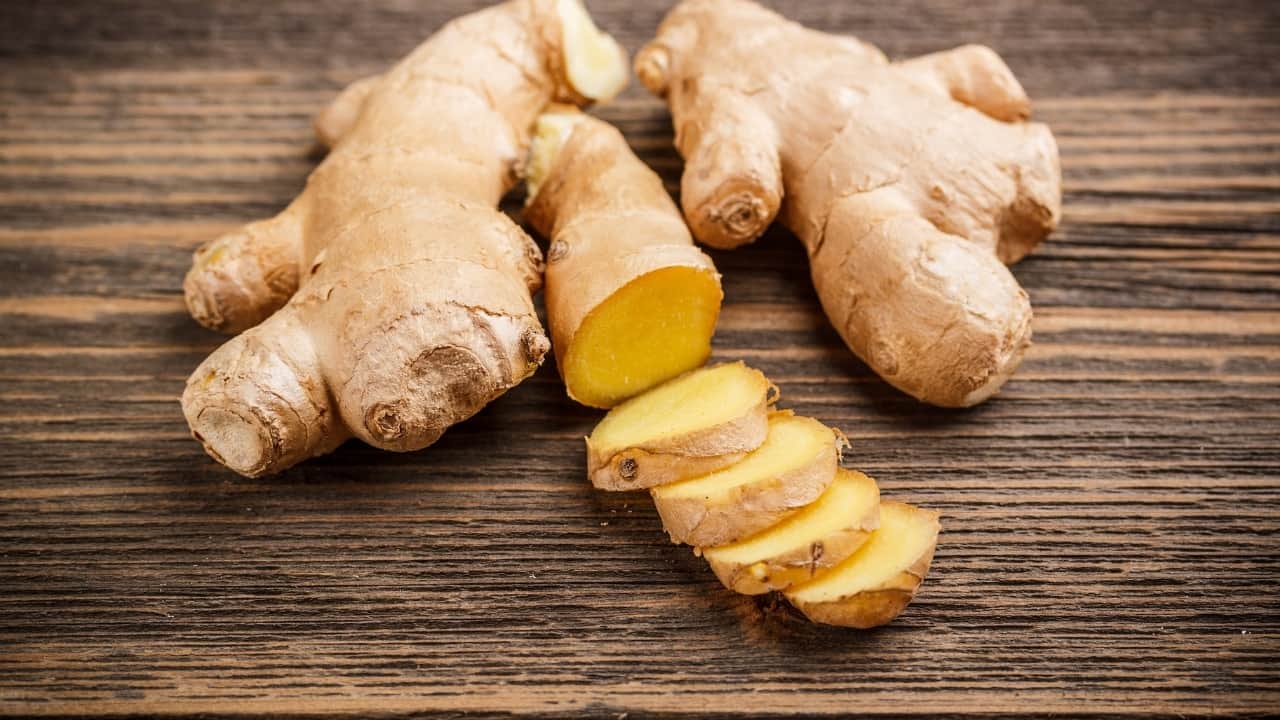 Ginger: Ginger is renowned for its ability to soothe respiratory issues by reducing inflammation in the airways. It helps break down and expel mucus, making it easier for the lungs to clear out toxins. Ginger's natural anti-inflammatory compounds, like gingerol, also help protect the lungs from irritants and pollutants. (Image: Canva)