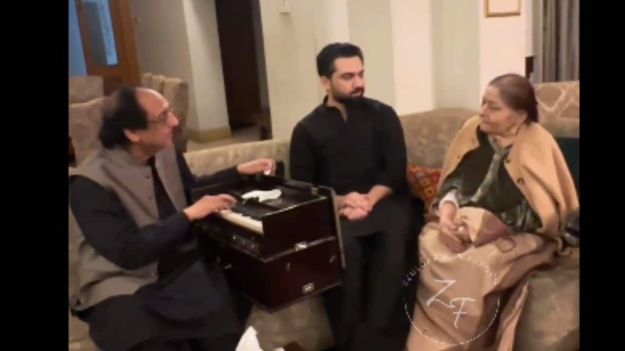 Ghazal legends Farida Khanum and Ghulam Ali's old video of singing Aaj Jane Ki Zidd Na Karo goes viral, watch here