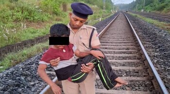 Pritish Pragya rescued by RPF (image courtesy: X)