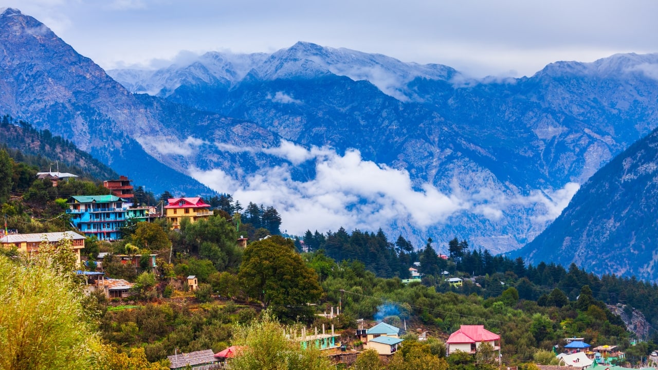 Shimla Airport, Jubbarhatti Perched in the hills of Himachal Pradesh, Shimla Airport features magnificent views of mountain ranges and pine forests, enhancing the charm of your arrival. (Image: Canva)
