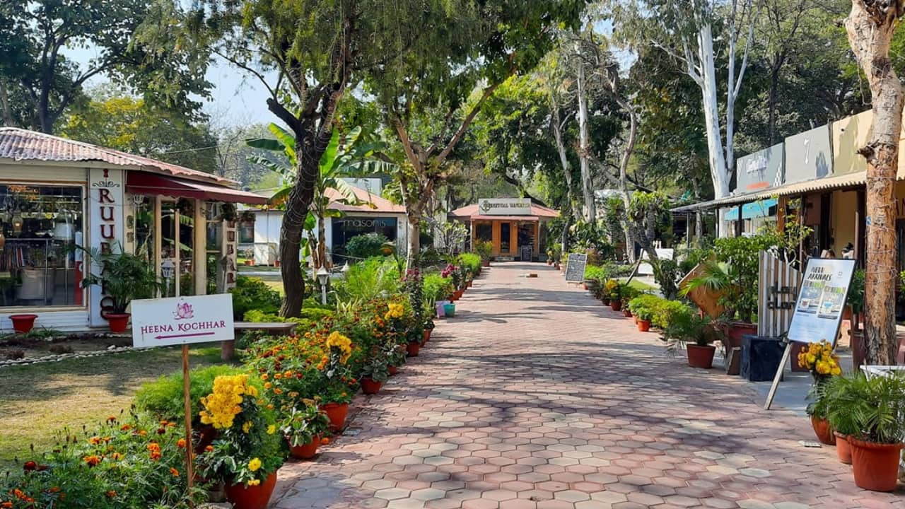 10. Santushti Shopping Complex | For a different kind of Delhi experience, the Santushti Shopping Complex offers a calm and upscale shopping environment. Originally started by the Air Force Wives Association, this boutique complex near Chanakyapuri offers a mix of high-end fashion, handcrafted home décor, and unique gifts. Unlike the busy markets of Delhi, Santushti provides a serene and exclusive shopping experience, perfect for those looking to indulge in luxury. (Image: Facebook/Delhi Metro Rail Corporation)