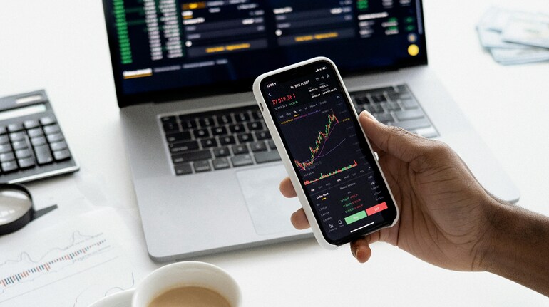 Commodities Soar: Gold Hits Record High!
