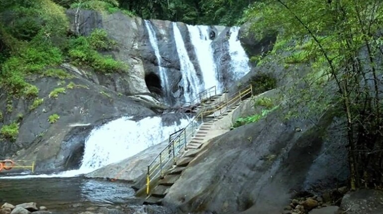 Kumbhavurutty Falls: Kerala's Scenic Gem Reopens to Enthusiastic Visitors After Five-Year Hiatus (Image: DTPC Kollam)