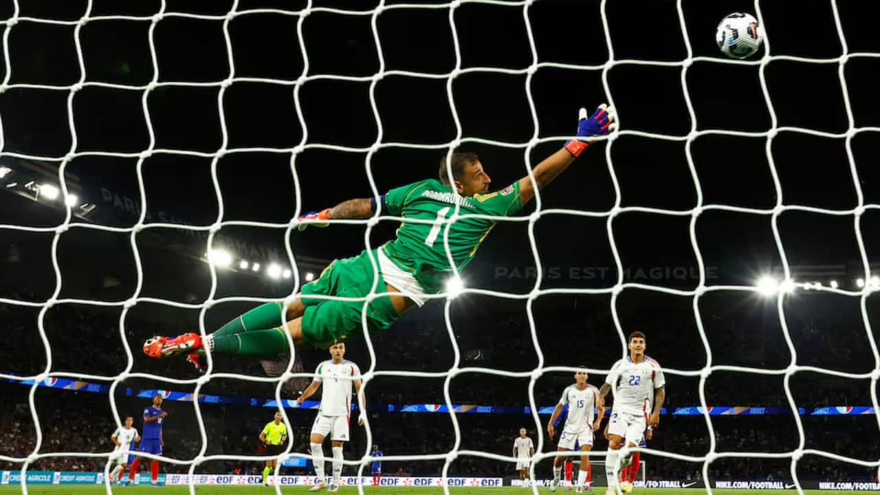 GOAL in 13 seconds! Italy respond in some fashion after Bradley Barcola sets new France record