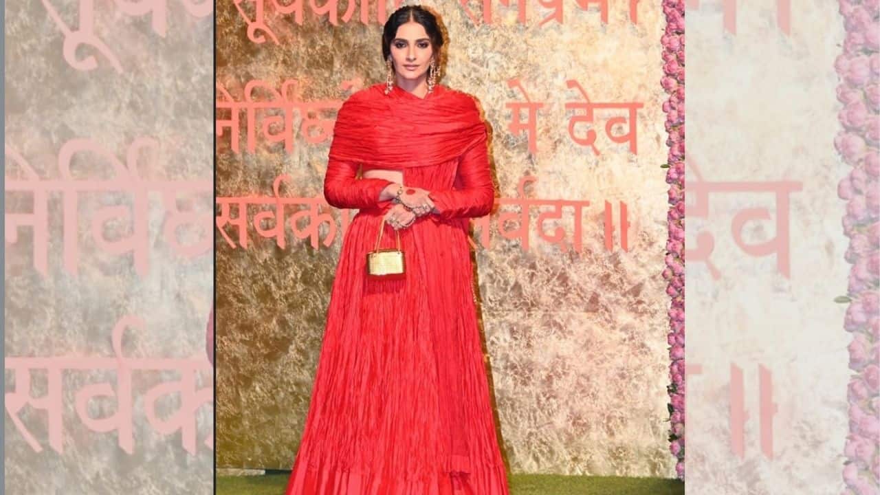 Sonam Kapoor dazzles in Abu Jani Sandeep Khosla revival at Ambanis' Ganesh Chaturthi celebration