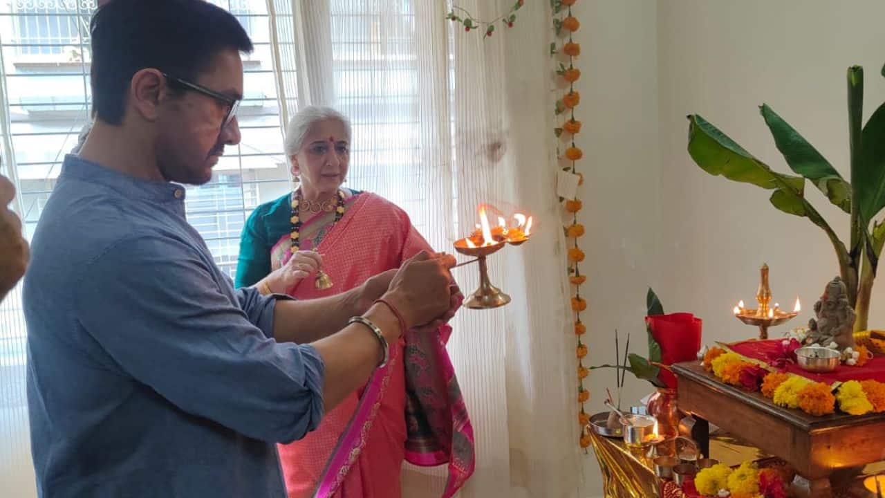Aamir Khan celebrates Ganesh Chaturthi with sister Nikhat and family