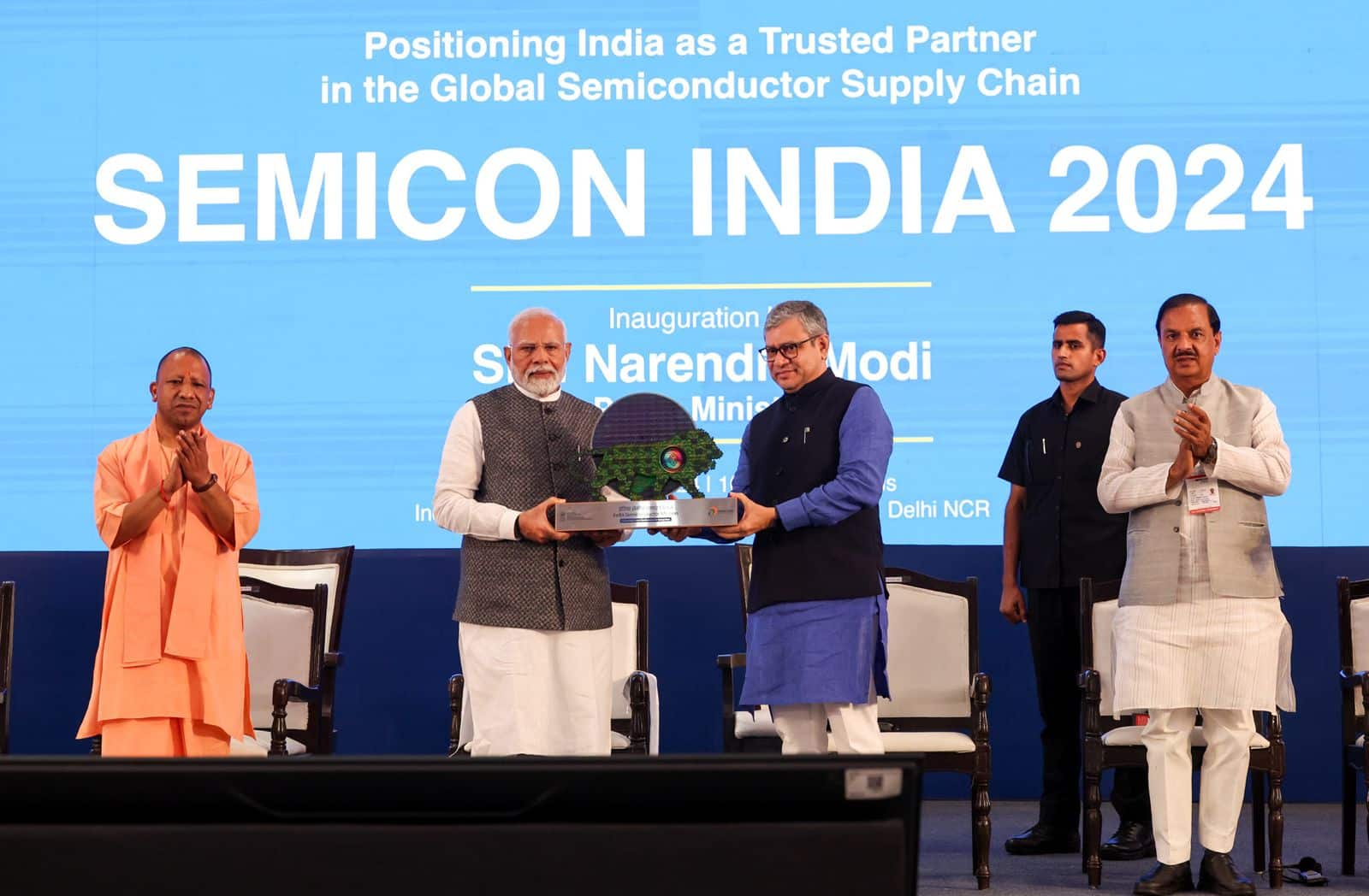 Second phase of semiconductor mission to focus on component, raw material companies: Ashwini Vaishnaw