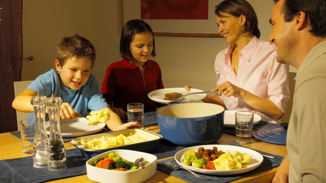 Eat your dinner early to boost heart health, control blood sugar level, manage weight