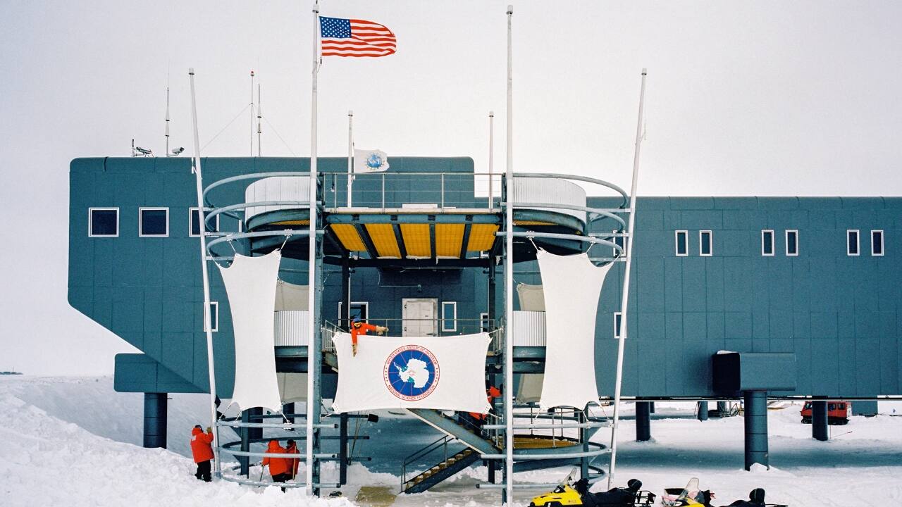 5. Amundsen–Scott South Pole Station, Antarctica | At the southernmost point on Earth, the Amundsen–Scott South Pole Station offers a rare opportunity to witness the Antarctic landscape. The extreme conditions and remote location make it a challenging yet rewarding destination for those interested in polar exploration. (Image: Wikipedia)