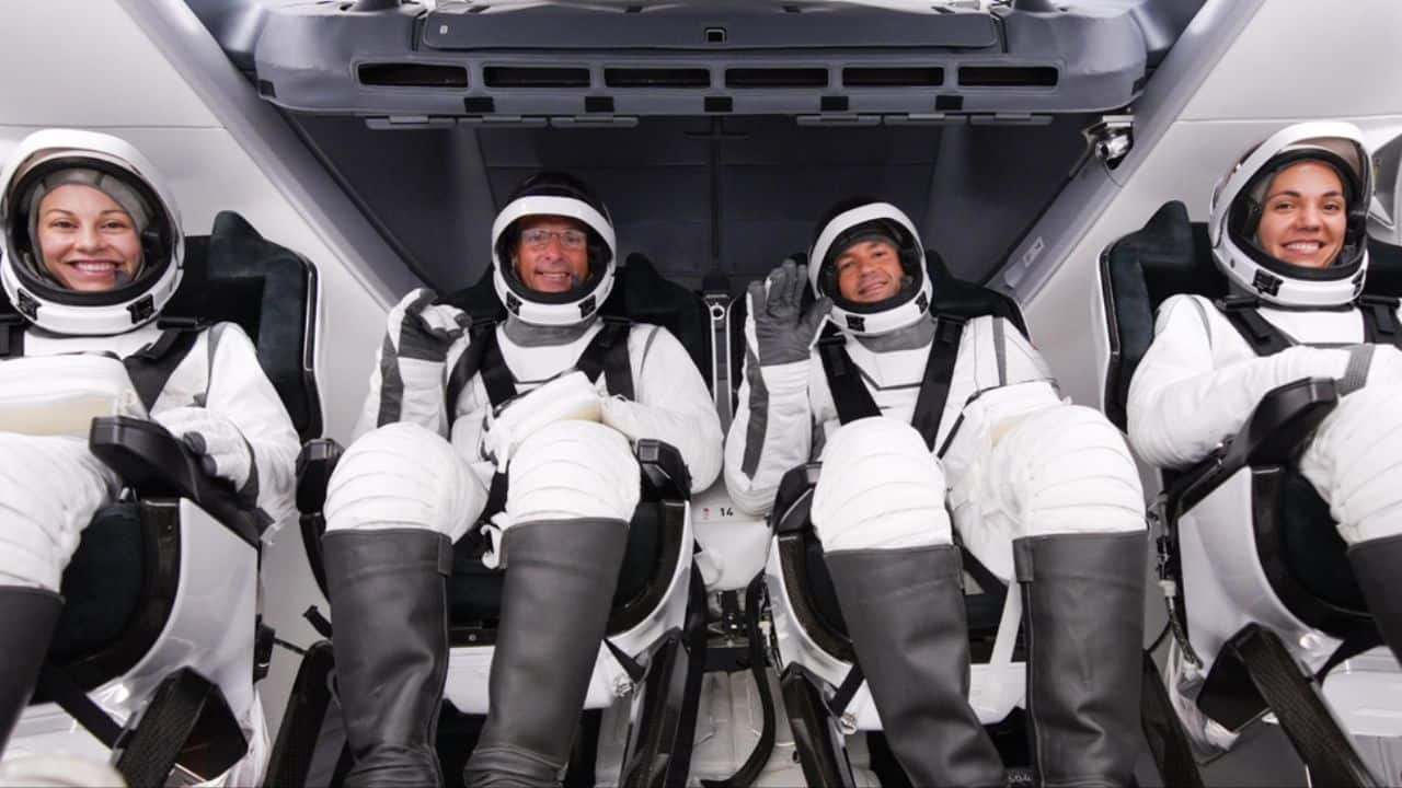 Watch: SpaceX's first-ever private spacewalk, completed by Polaris Dawn astronauts