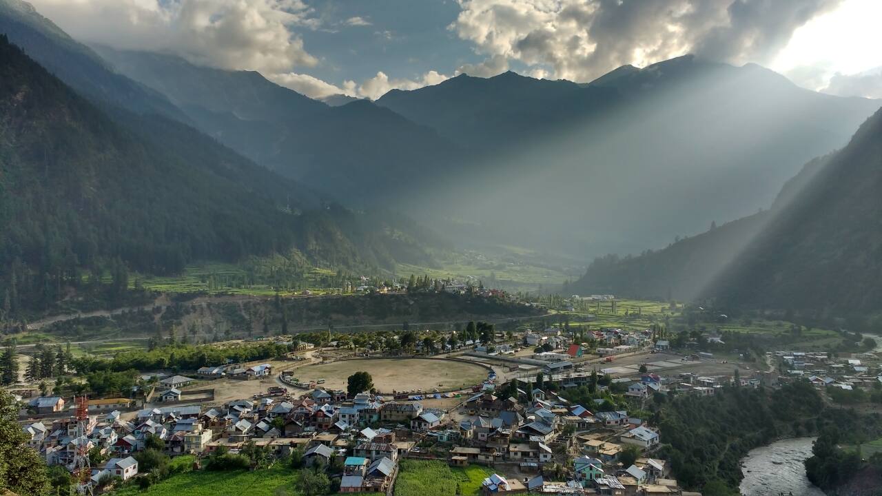 1. Kishtwar | Nestled in the rugged Himalayas, Kishtwar is a secluded paradise known for its stunning vistas and peaceful environment. Its lush meadows and pristine surroundings create a perfect backdrop for a romantic retreat amidst nature's splendor. (Image: Wikipedia)