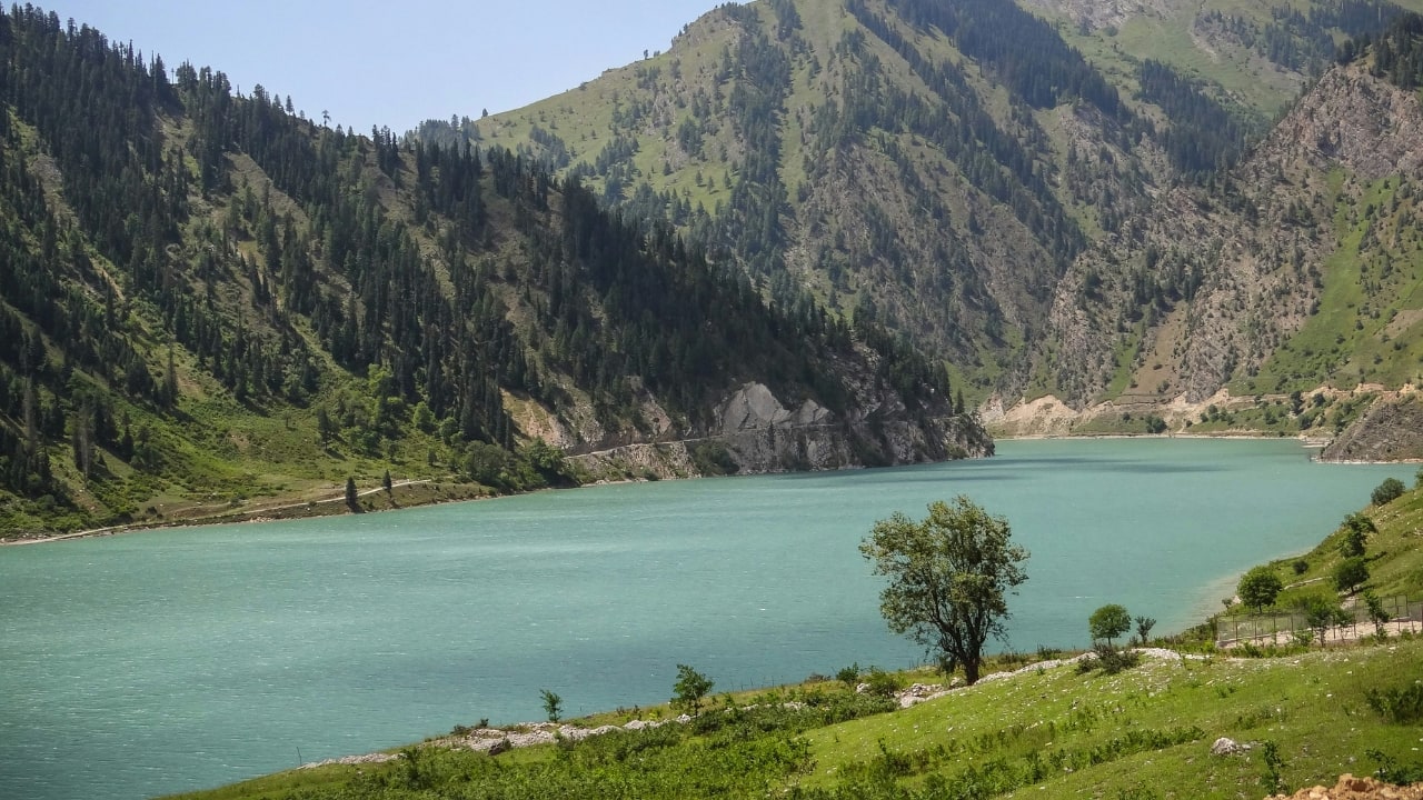 3. Gurez | Hidden away in northern Kashmir, Gurez is a secluded valley surrounded by majestic peaks. The untouched beauty and peaceful ambiance offer a perfect setting for couples looking to escape the usual tourist crowds and enjoy a romantic getaway. (Image: Unsplash)