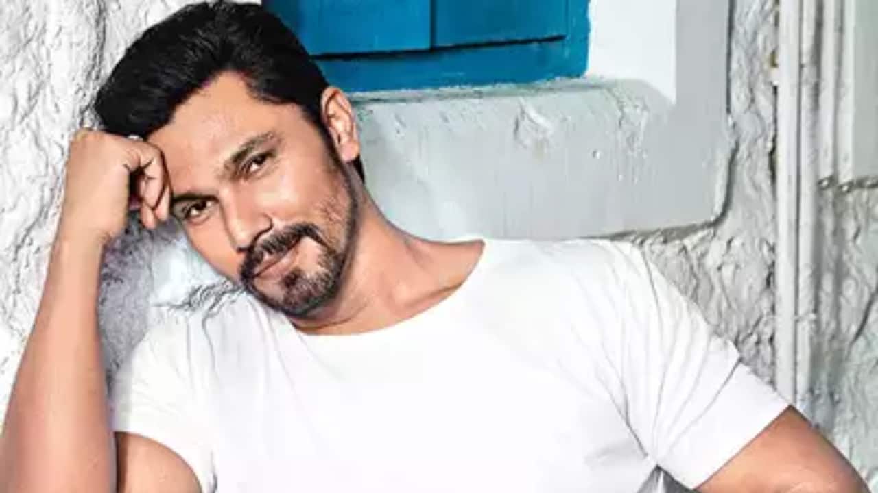 Randeep Hooda on why he chooses method acting: 'Why compete with Hrithik, Shahid, and Tiger'