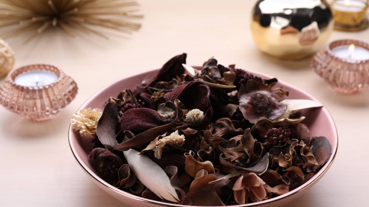 Transform your space with these simple potpourri tips for stylish and aromatic home decor 