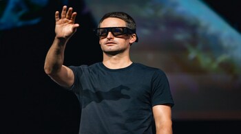 Evan Spiegel using Spectacles with Hand Based UI