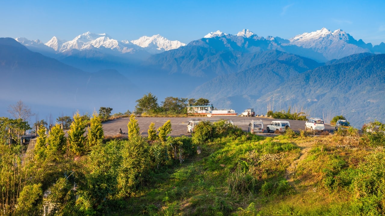 3. Darjeeling, West Bengal | Known as the 'Queen of the Hills,' Darjeeling is celebrated for its scenic tea estates and breathtaking views of the Kanchenjunga. From the comfort of a vistadome coach, you’ll be treated to an unforgettable panorama of lush green valleys and the majestic Himalayas, making the journey to Darjeeling an experience to remember. (Image: Canva)