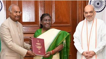 Ramnath Kovind submits One Nation One Election committee report to President Murmu.