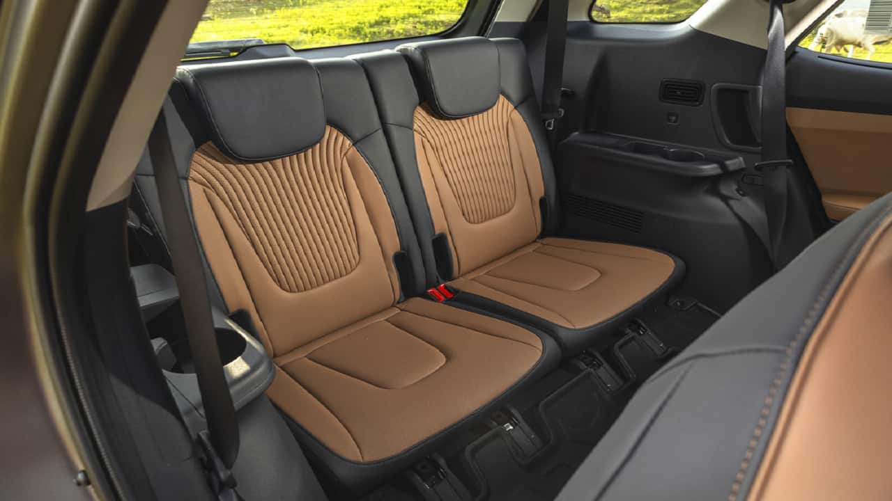 At the surface level, this seems like an all-new Alcazar. It’s not, but the changes to the design seem to be more extensive than whatever qualifies as a facelift these days