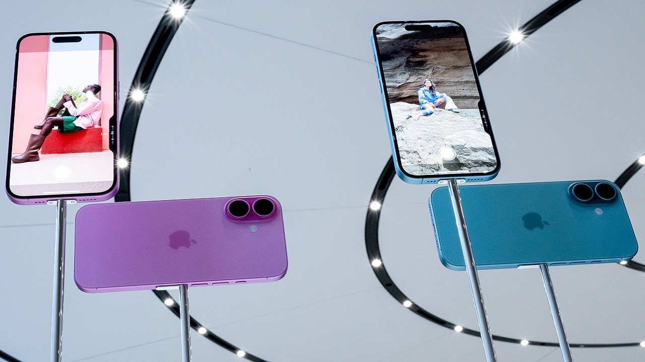 Apple gets EU warning to open up iPhone operating system