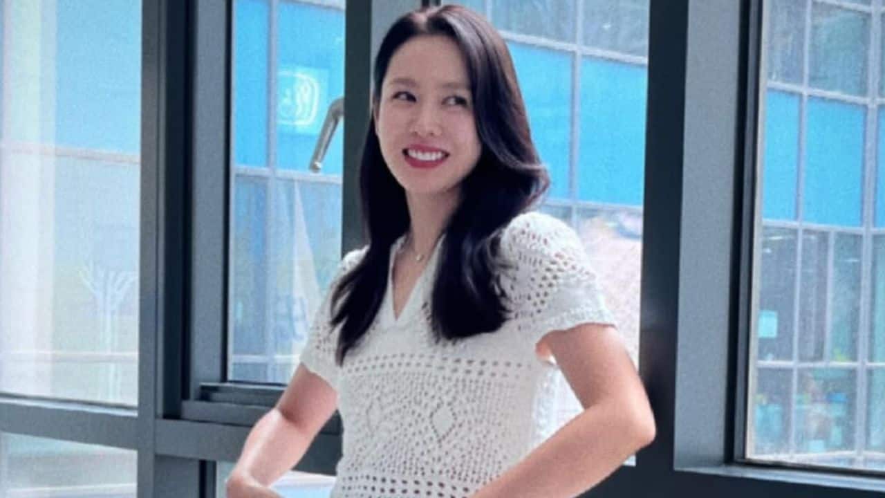 Son Ye Jin flaunts autumn style and offers a glimpse into her 7 billion KRW penthouse with Hyun Bin