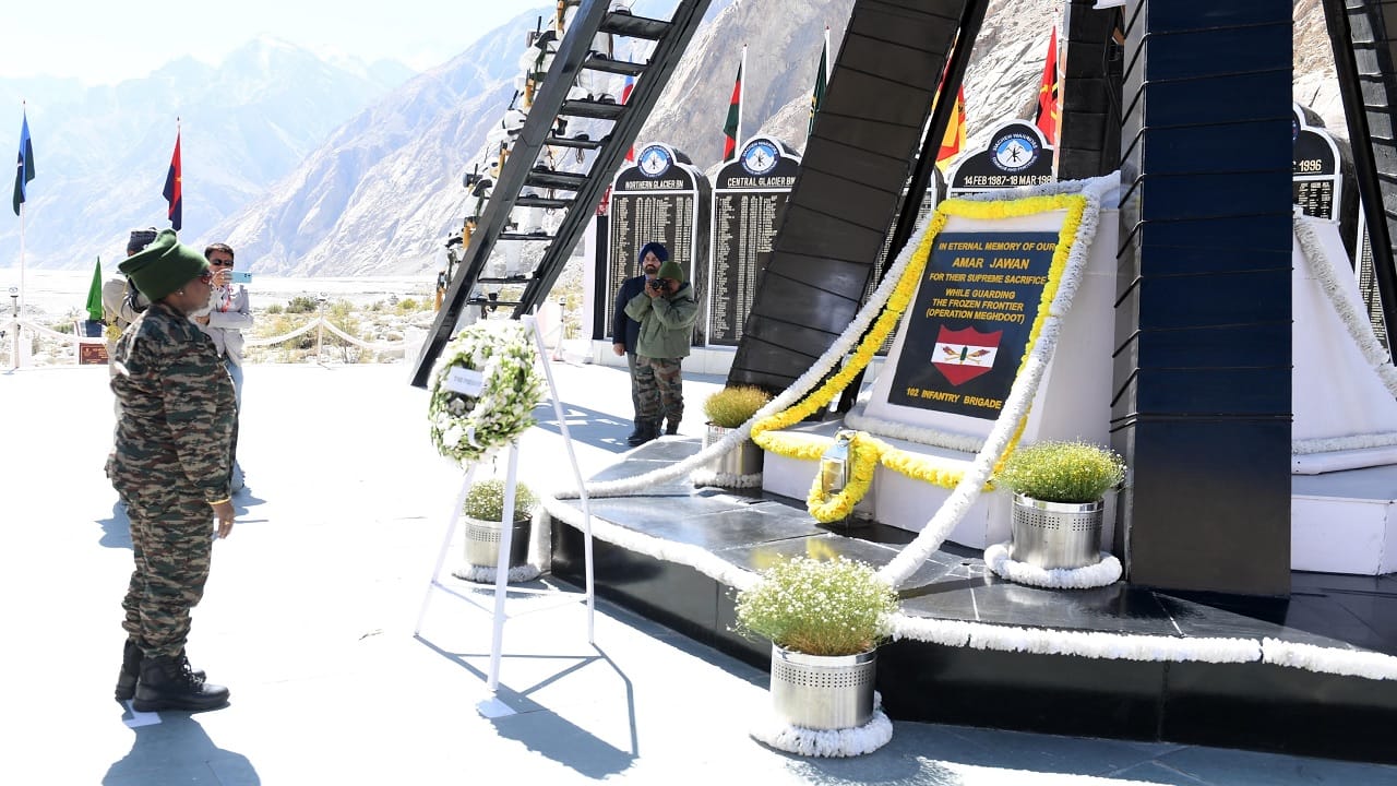 They present extraordinary examples of sacrifice and tolerance in protecting the motherland. 