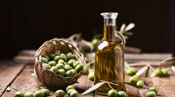 Olive oil is incredibly versatile, making it suitable for a wide range of culinary applications. (Image: Canva)