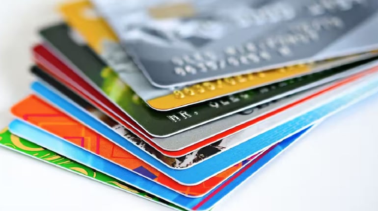 Top 10 forex cards to save you money while travelling abroad