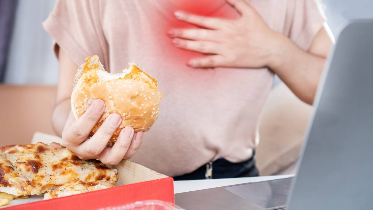 Heartburn is caused when stomach acid flows back into the oesophagus due to a weakened or relaxed lower oesophagal sphincter (LES). Common triggers include overeating, spicy or fatty foods, caffeine, alcohol, and lying down after meals. Other factors, such as obesity, pregnancy, smoking, or certain medications, can also increase the risk. Symptoms include a burning sensation in the chest or throat, a sour taste in the mouth, difficulty swallowing, and regurgitation of food or acid. These symptoms often worsen after eating or when lying down. There are ways to alleviate heartburn naturally, and some of those include consuming ginger, which soothes the digestive system, or drinking aloe vera juice to reduce inflammation. Delhi-based Dr Nirmal Rama, also a senior cardiologist with Vinayak Hospital, gives a detailed view of ways to alleviate heartburn naturally. (Image: Canva)