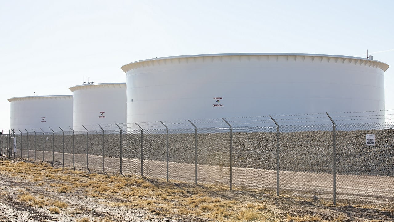 Oil extends surge as Israel vows retaliation after Iran strike