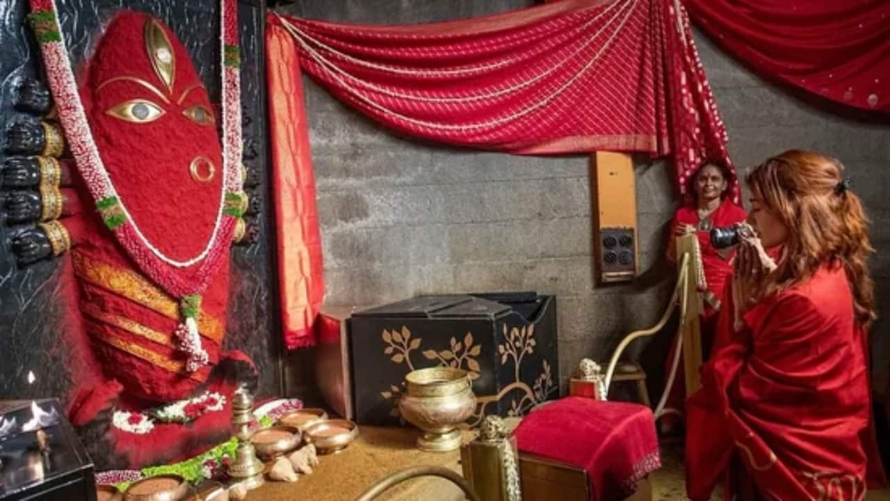 Amid Telangana Minister Surekha Konda’s remarks, Samantha Ruth Prabhu finds peace at Devi temple