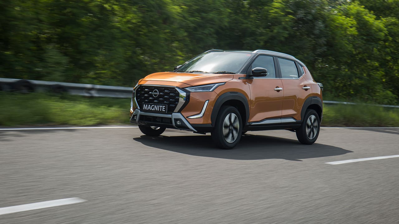 The new model boasts a new floating uplifted skid plate at front, bigger &amp; bolder new imposing grille, all new dual tone R16 Diamond Cut Alloy wheel, functional roof rails (50kg capacity) and best-in-class ground clearance.