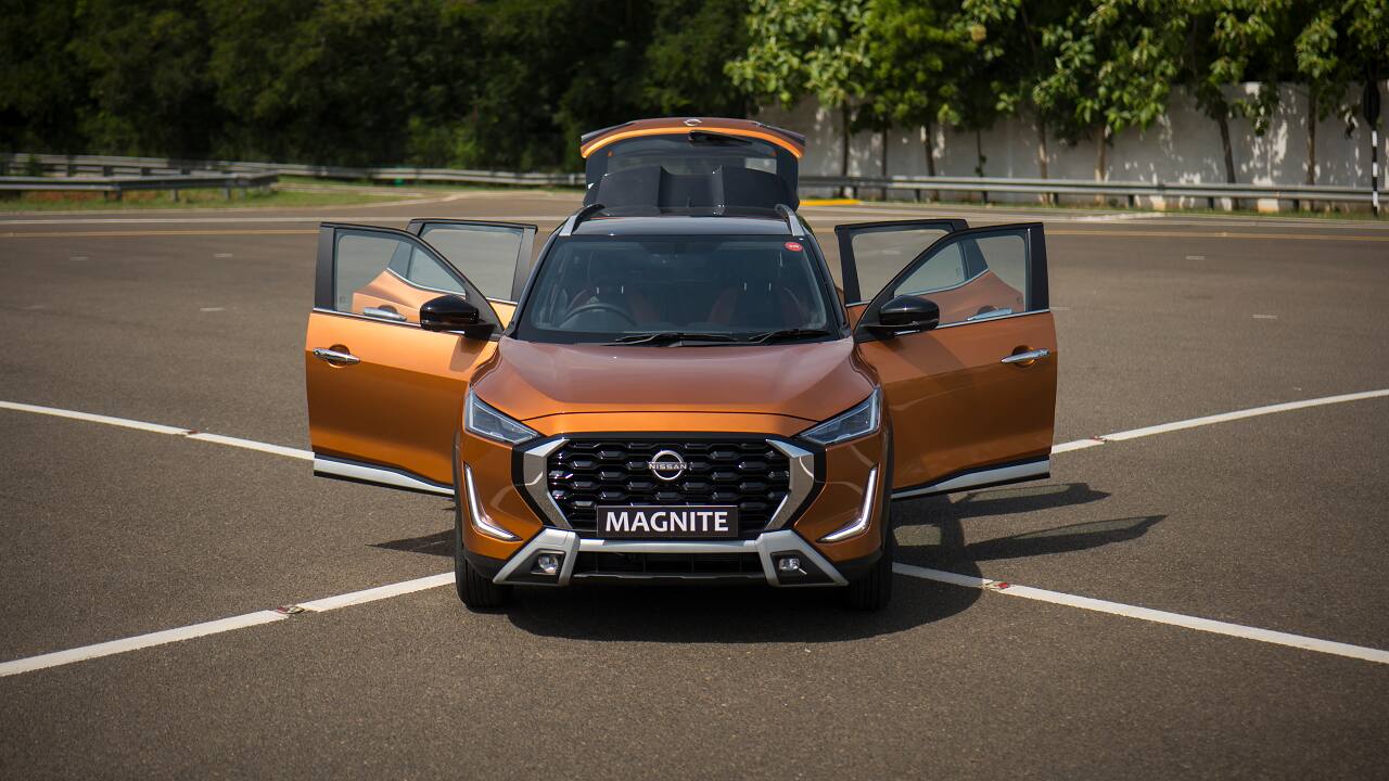 The automatic gearbox, is the 3rd generation XTRONIC-CVT transmission, offering wider gear range that delivers seamless performance even in peak city traffic.