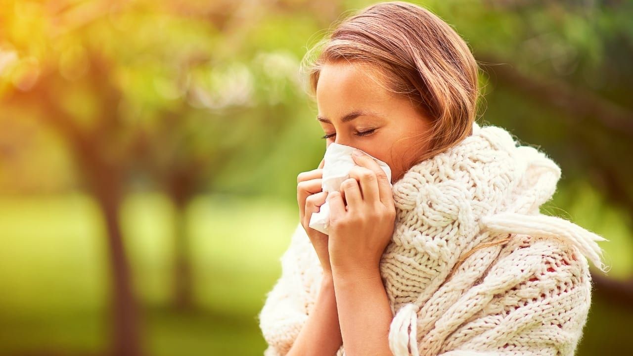 Home remedies for seasonal allergies: Prevent runny nose, coughing with honey, ACV and more