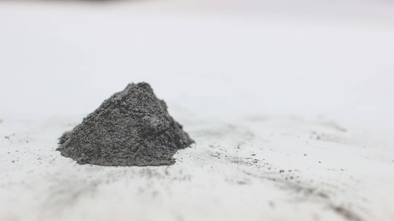 Widow eats husband's ashes after finding out that he cheated on her with several women